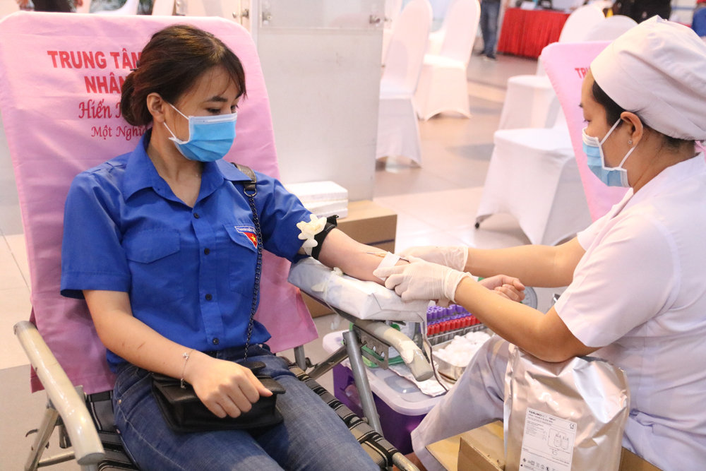 Nhân lên nghĩa cử hiến máu tình nguyện