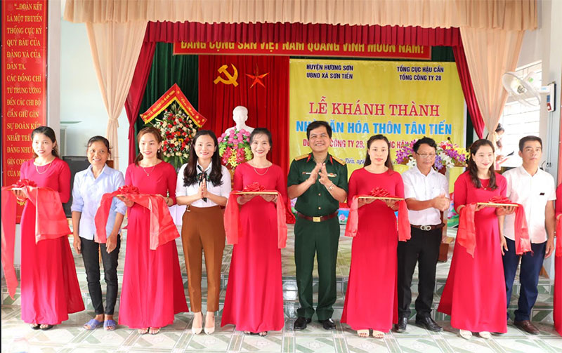 Bàn giao Công trình xây dựng nông thôn mới ở huyện Hương Sơn, tỉnh Hà Tĩnh

