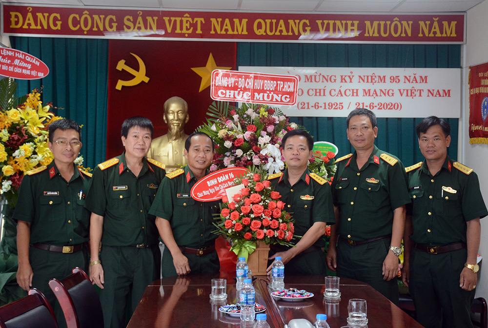 Nhiều cơ quan, đơn vị chúc mừng Cơ quan đại diện Báo Quân đội nhân dân tại Thành phố Hồ Chí Minh