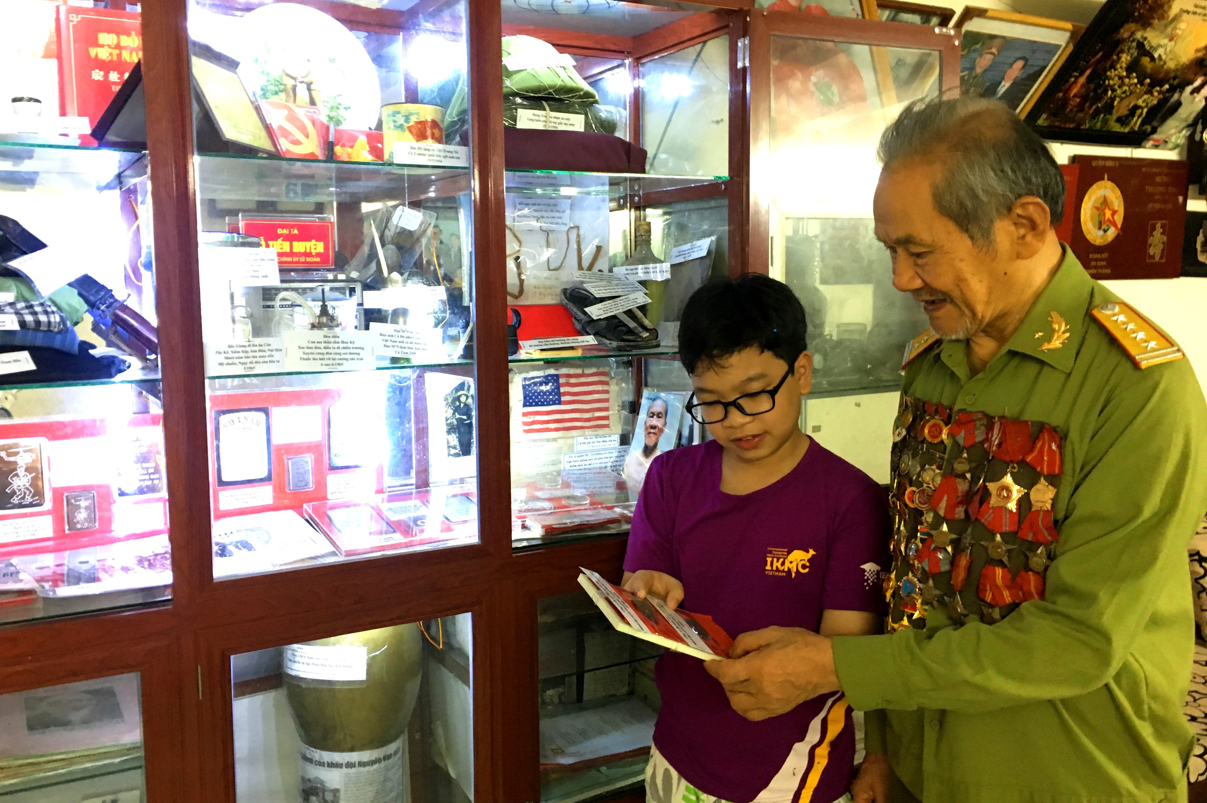 “Thơ hóa” những kỷ vật kháng chiến