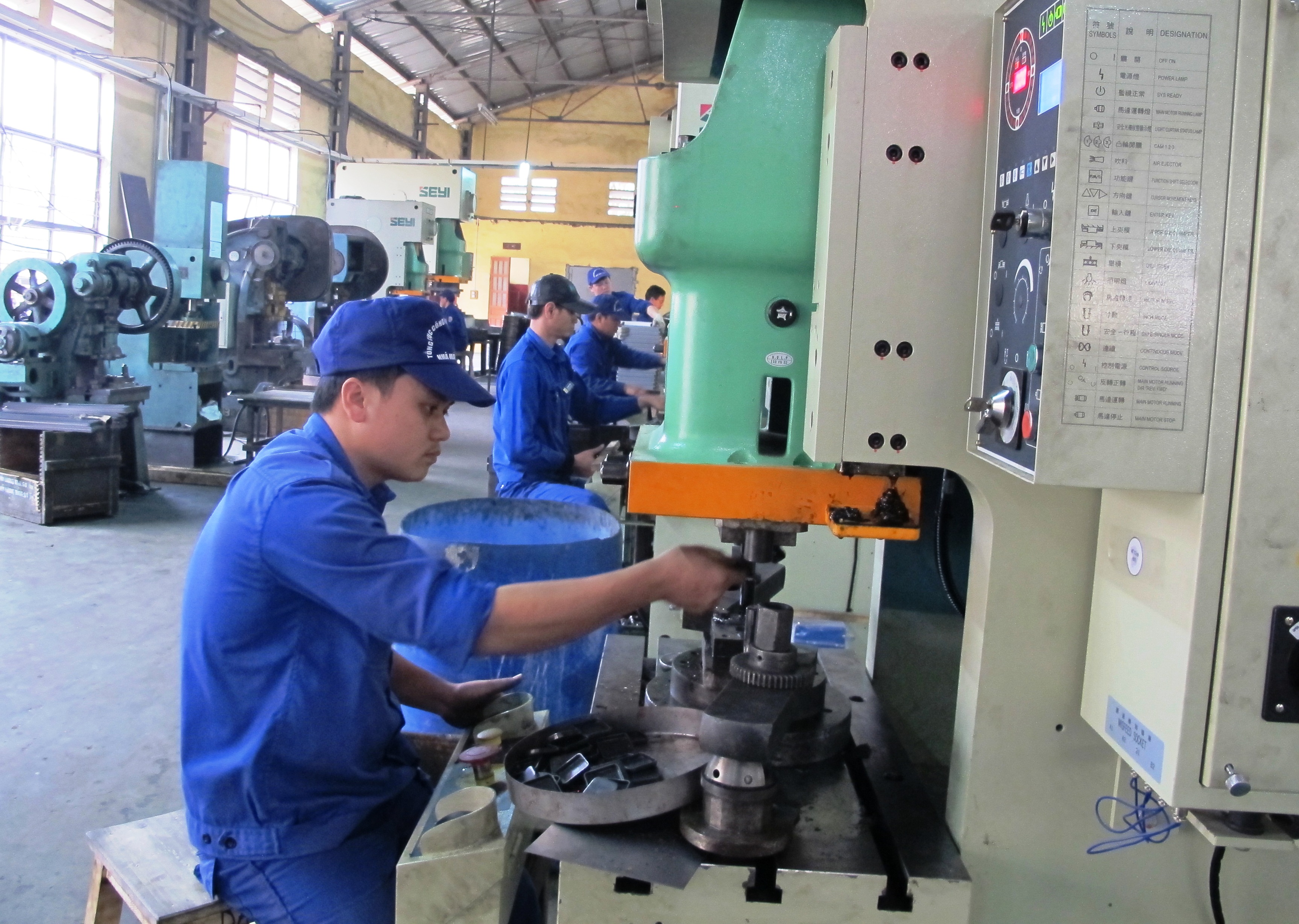 Tiếp tục xây dựng và phát triển công nghiệp quốc phòng đáp ứng yêu cầu nhiệm vụ giai đoạn mới