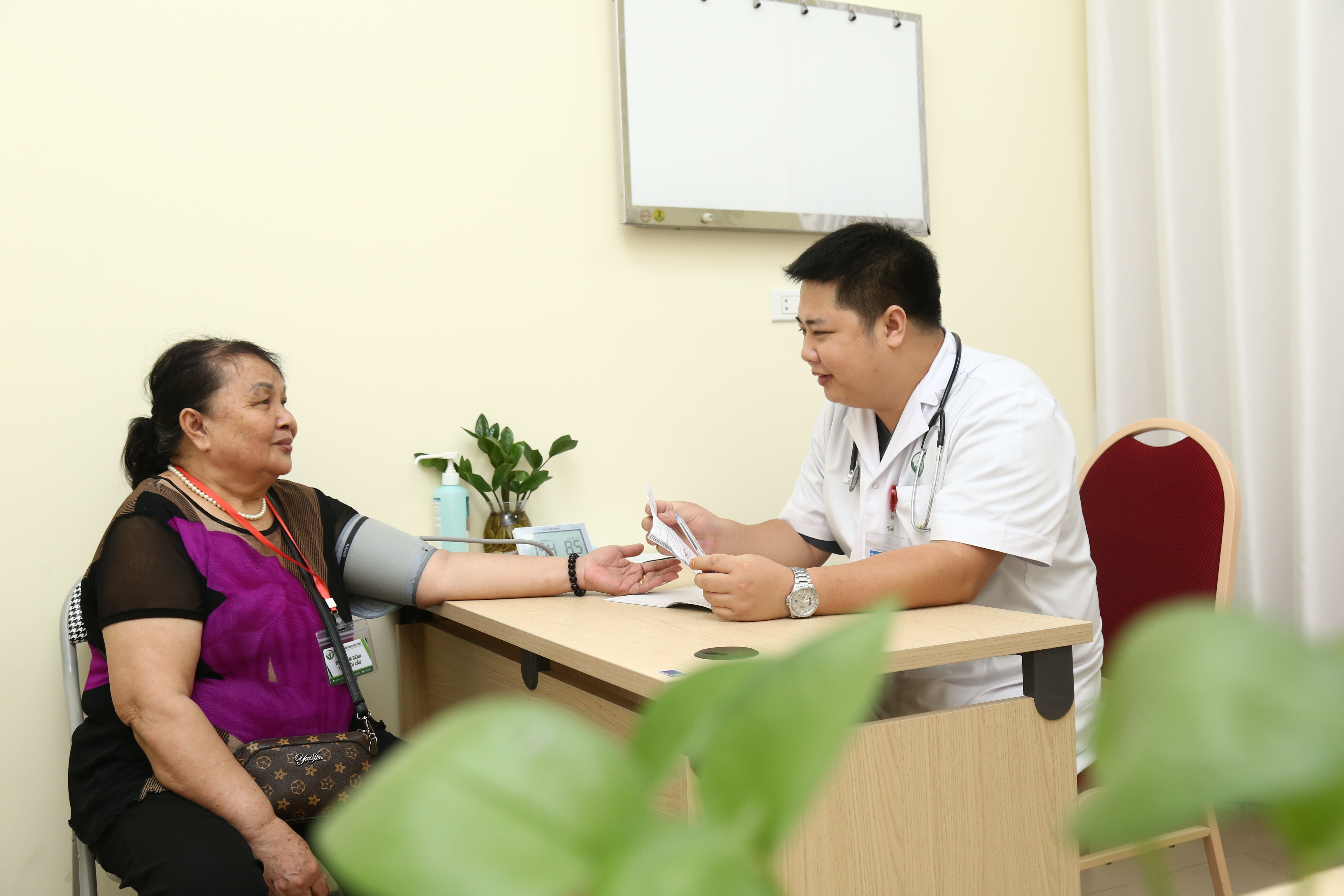 Người mắc bệnh tăng huyết áp ngày càng trẻ hoá