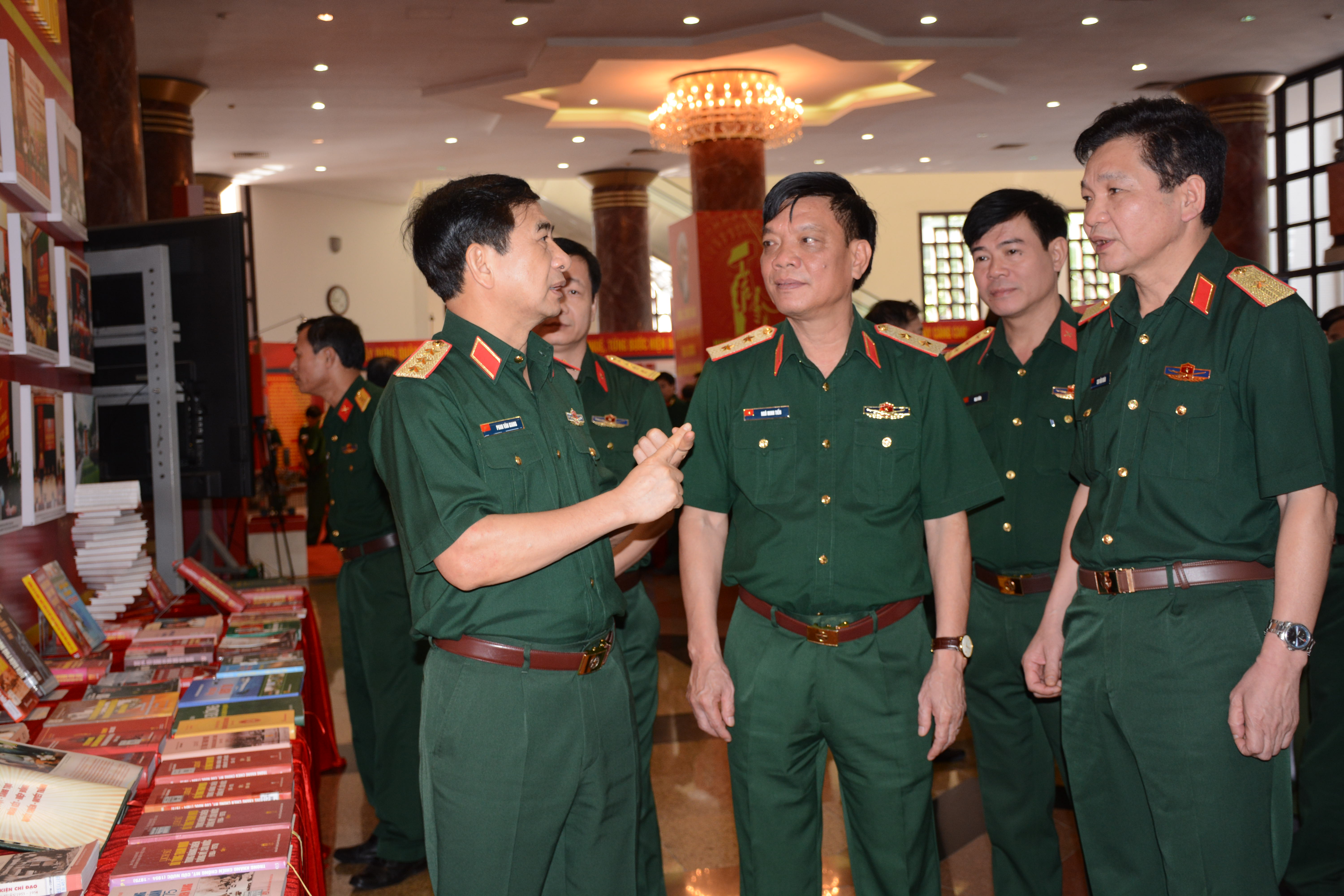 Tiếp tục chỉ đạo, triển khai toàn diện nhiệm vụ quân sự, quốc phòng