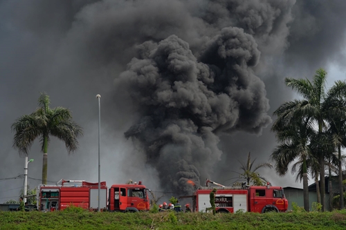 Hà Nội: Cháy xưởng hóa chất tại quận Long Biên