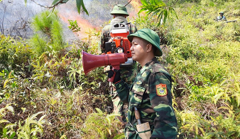 Cháy rừng diện rộng, Quân khu 4 điều động gần hơn 5.000 lượt cán bộ, chiến sĩ, DQTV tham gia chữa cháy

