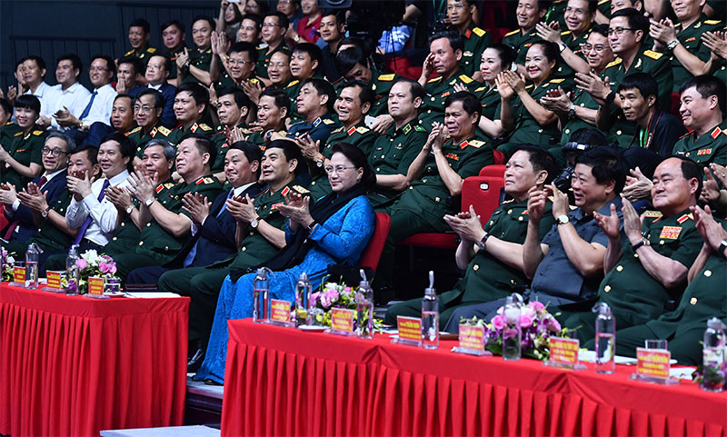 Tôn vinh các tập thể, cá nhân trong phòng, chống dịch Covid-19

