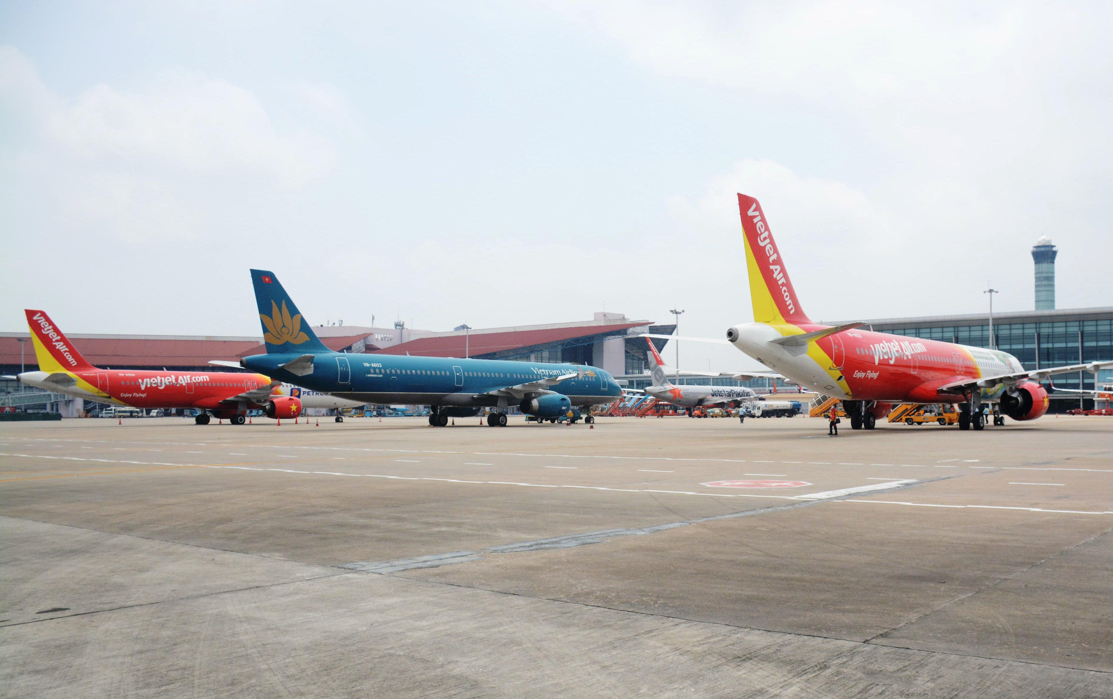 Bài 1: Doanh nghiệp hàng không đình trệ