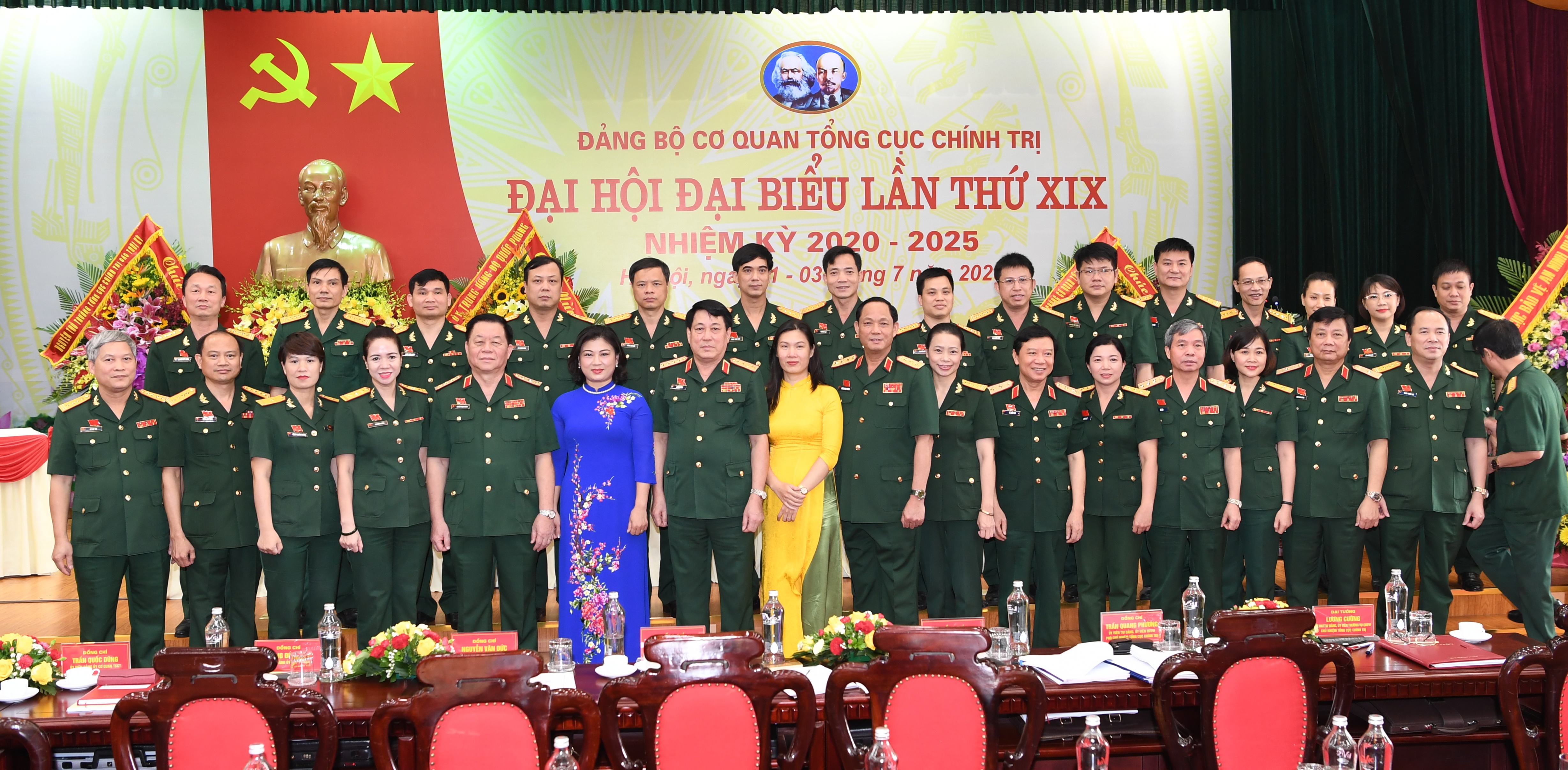 Đóng góp nhiều ý kiến chất lượng vào dự thảo các văn kiện của Ban Chấp hành Trung ương và Quân ủy Trung ương