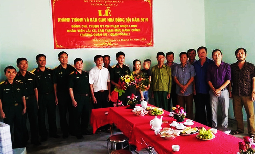 Ấm áp vòng tay đồng đội