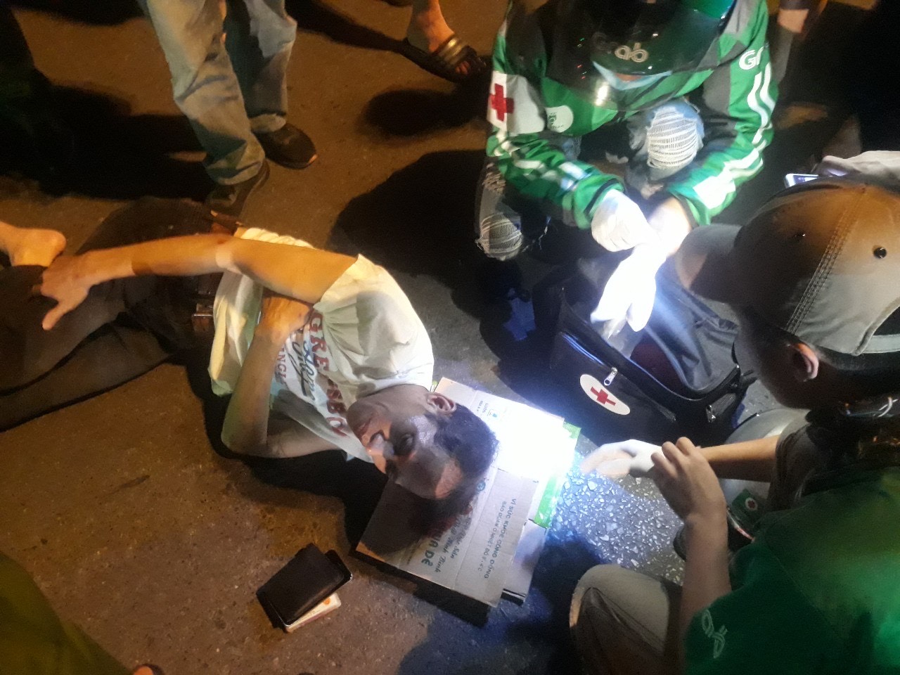 Đội hỗ trợ sơ cứu tình nguyện trên đường phố
