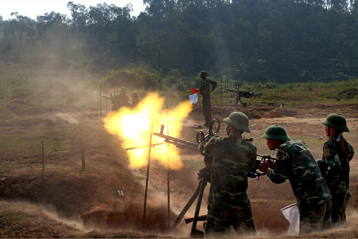 Khẩu đội 12,7mm bắn máy bay bay thấp.