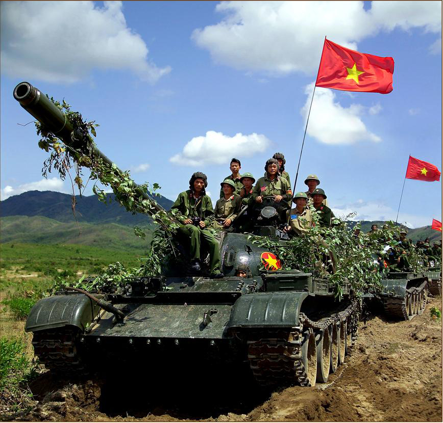 Bộ đội xe tăng Quân đoàn 3 trong diễn tập Tây Sơn.