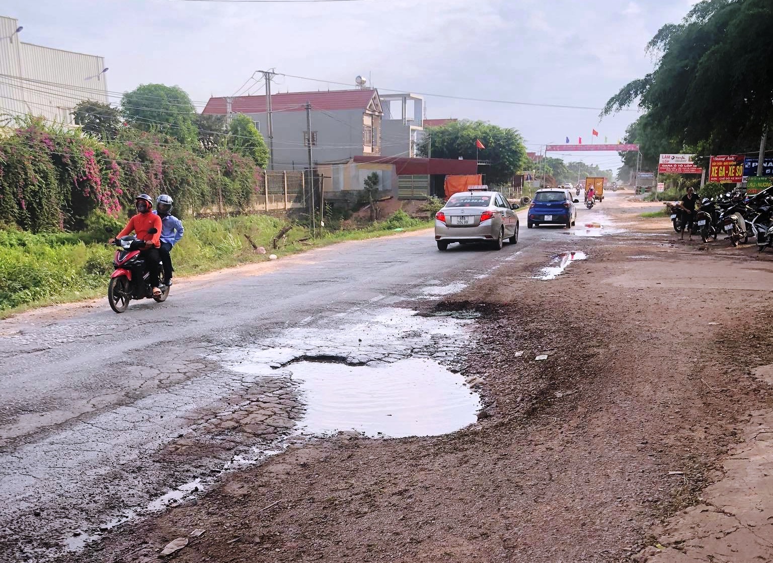 Nguy hiểm rình rập trên đoạn tuyến quốc lộ xuống cấp