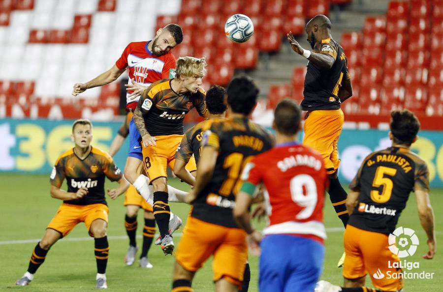 Vòng 34 La Liga: Granada chia điểm cùng Valencia