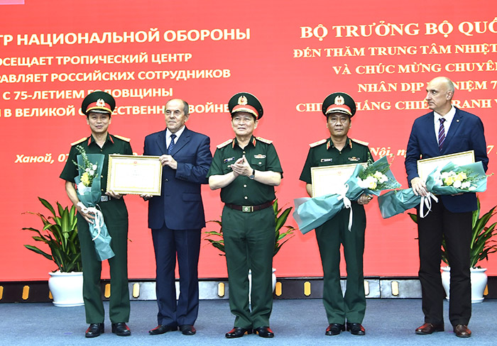 Đại tướng Ngô Xuân Lịch thăm, làm việc với Trung tâm Nhiệt đới Việt – Nga