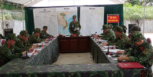 Bộ CHQS tỉnh Hải Dương diễn tập chỉ huy cơ quan một bên một cấp trên bản đồ, sa bàn
