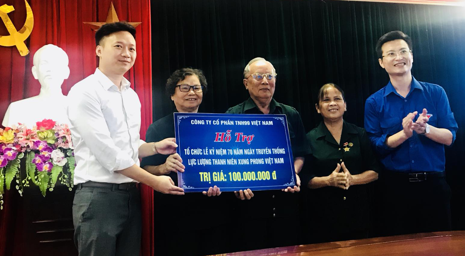 Công ty Cổ phần TNH99 Việt Nam trao hơn 500 triệu đồng tặng các gia đình chính sách, người có công với cách mạng