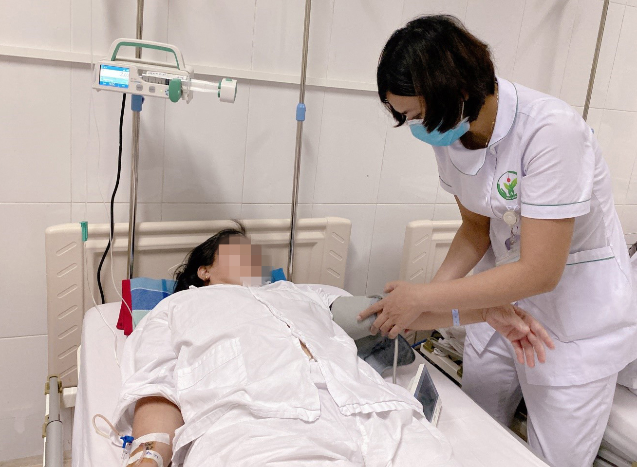 Bệnh viện Hữu nghị Việt Đức cứu sống hai người bệnh bị kẹt van nhân tạo