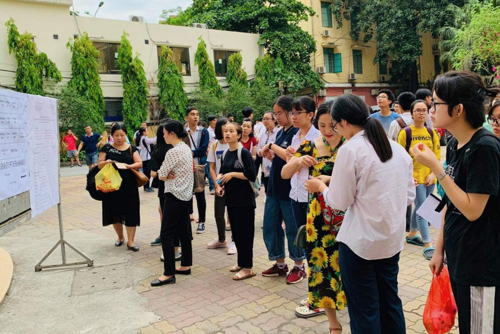 Hơn 3.500 thí sinh dự thi vào hai trường chuyên của Đại học Quốc gia Hà Nội