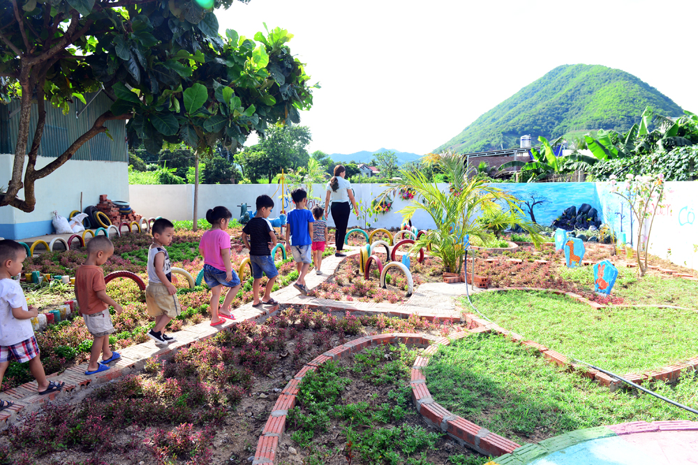 Mang sân chơi đến với trẻ em vùng biên