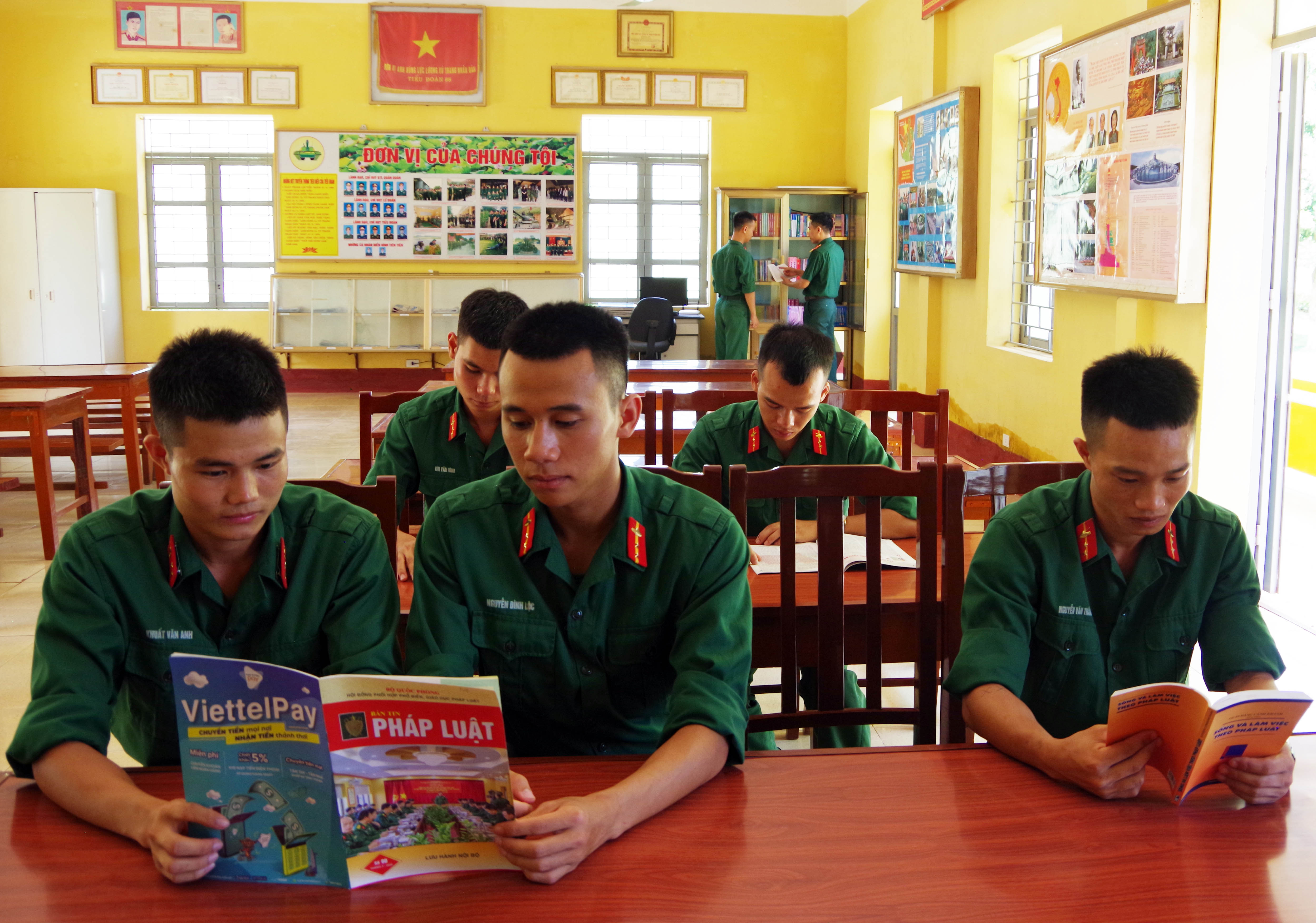 Cầu nối đưa pháp luật đến với quân nhân ở Lữ đoàn 202