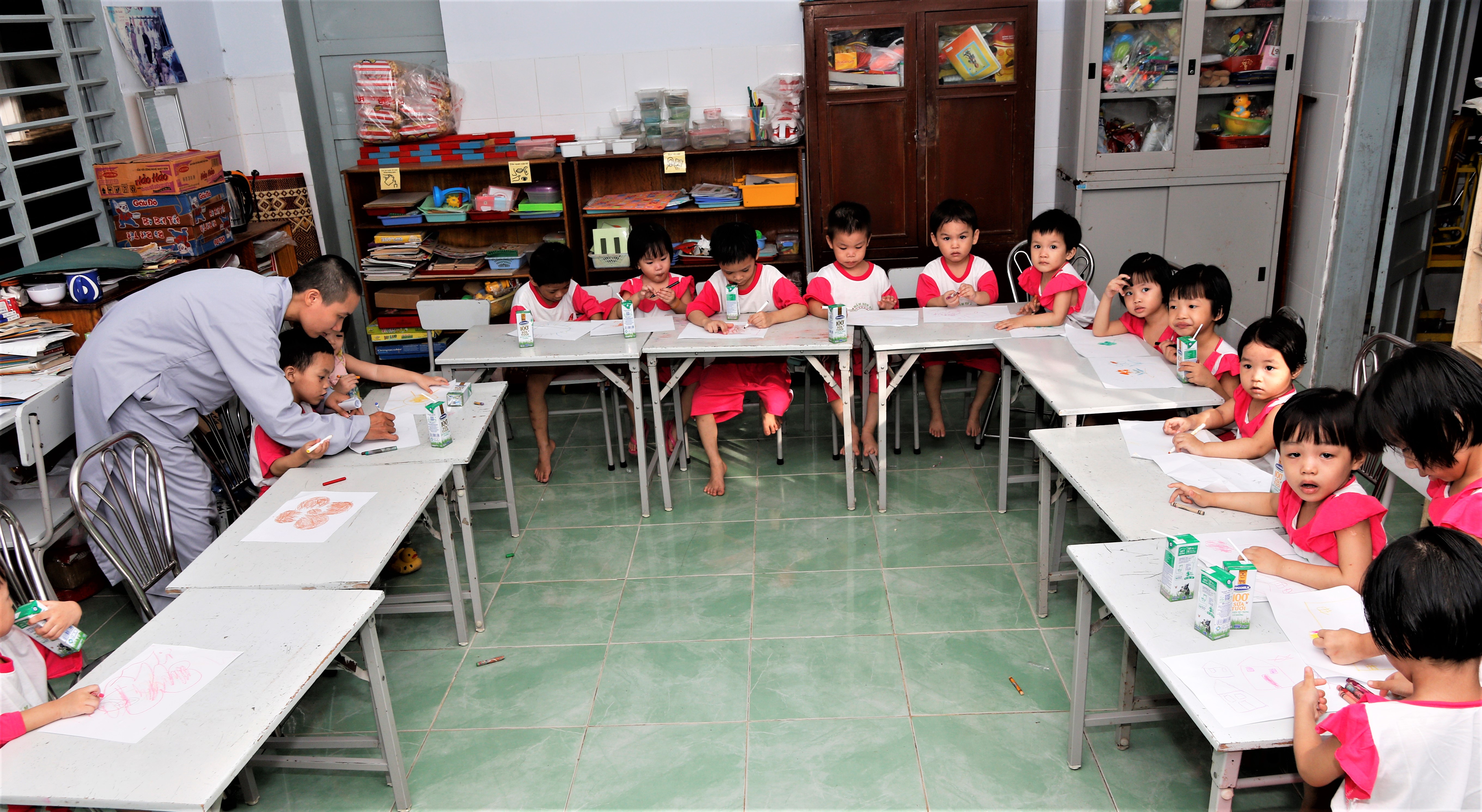 Quỹ sữa Vươn Cao Việt Nam mang niềm vui uống sữa đến trẻ em tại tỉnh Thừa Thiên-Huế