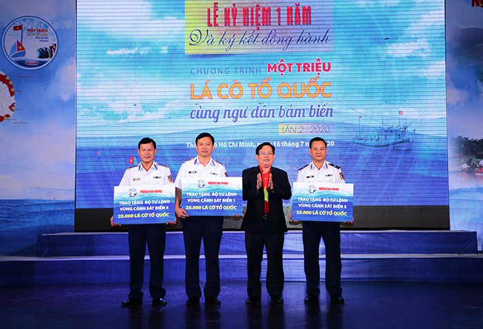 Nhiều hoạt động ý nghĩa trong Chương trình “Một triệu lá cờ Tổ quốc cùng ngư dân bám biển”