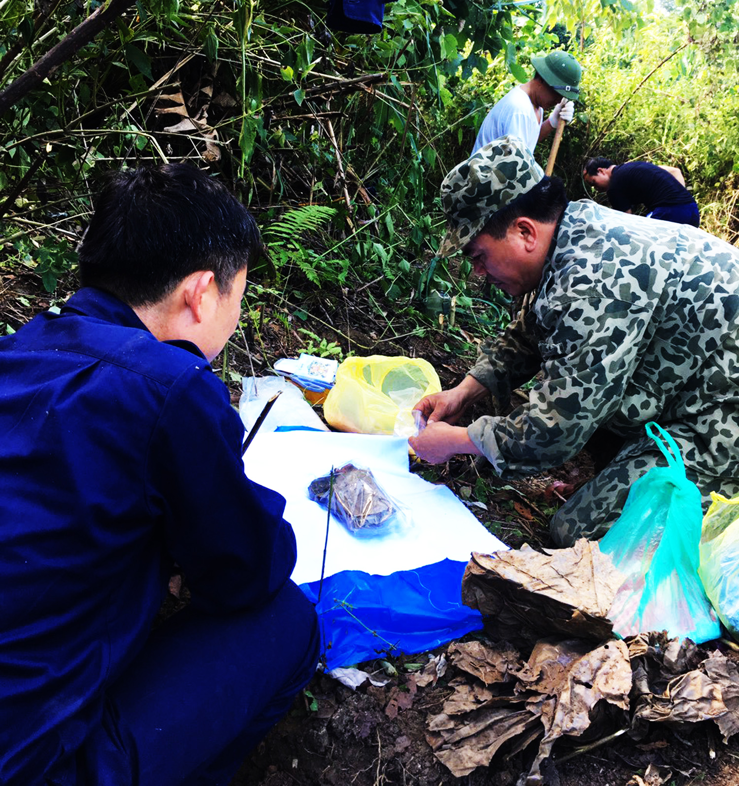 Tận tâm tận lực, đưa các anh về đất mẹ