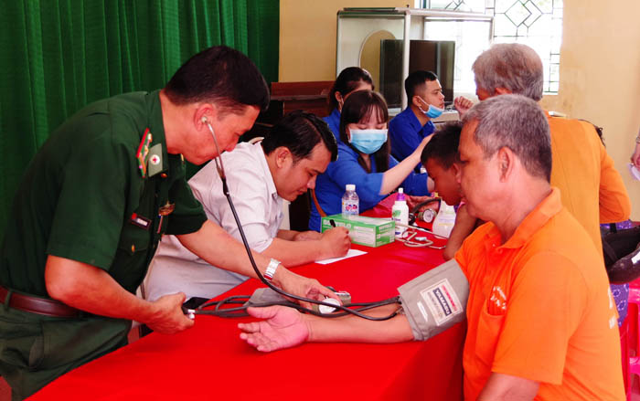 Trao yêu thương ở miền biển nghèo