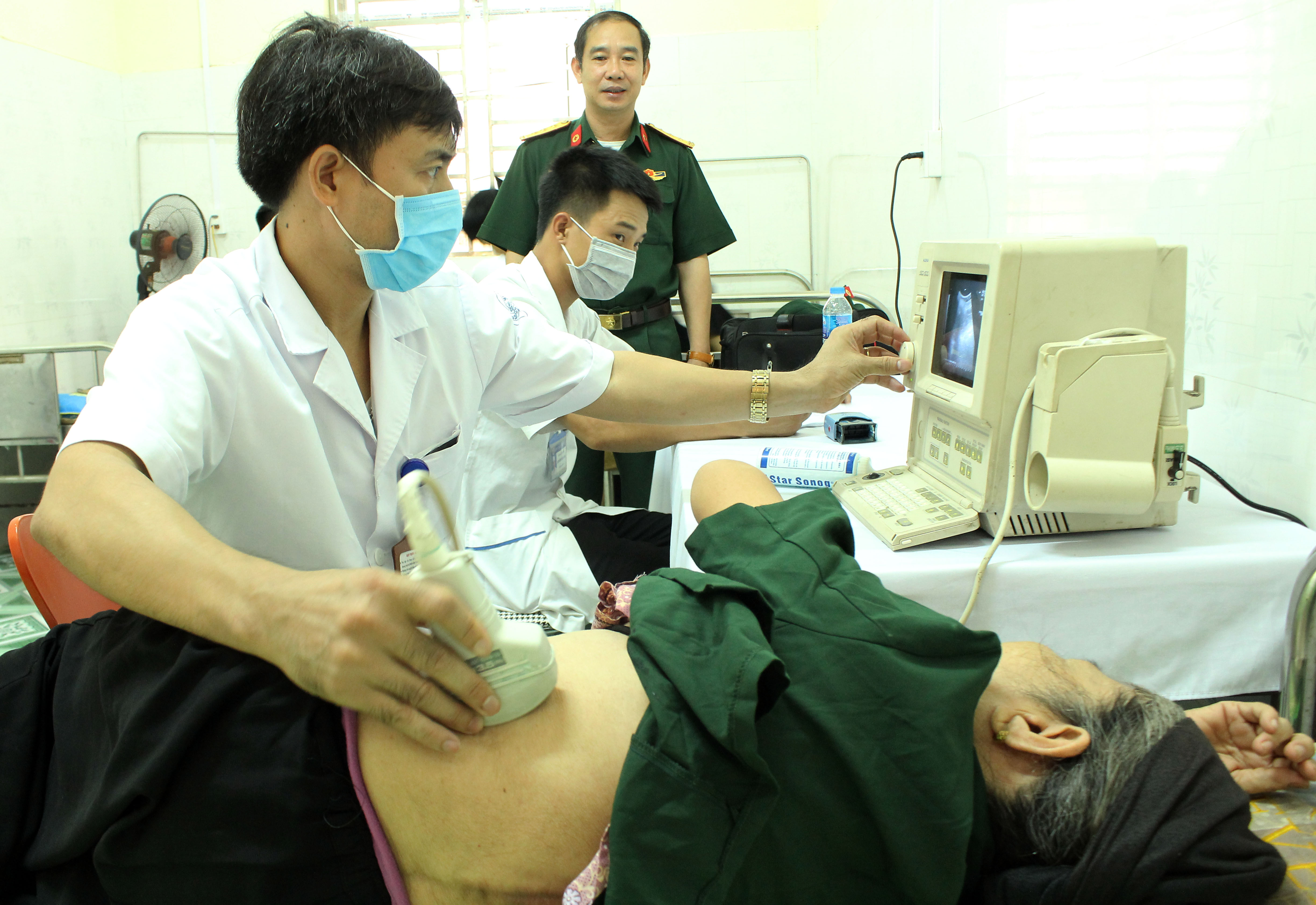 Bệnh viện Quân y 110 tổ chức khám bệnh, cấp thuốc miễn phí tại tỉnh Thái Nguyên