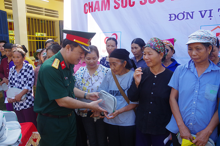 Lan tỏa tình quân dân