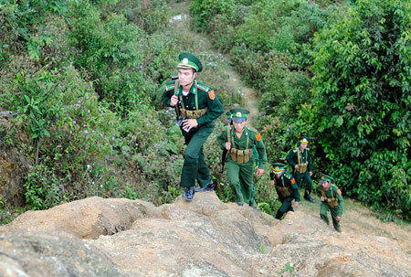 Phối hợp lãnh đạo bảo vệ vững chắc chủ quyền, an ninh biên giới