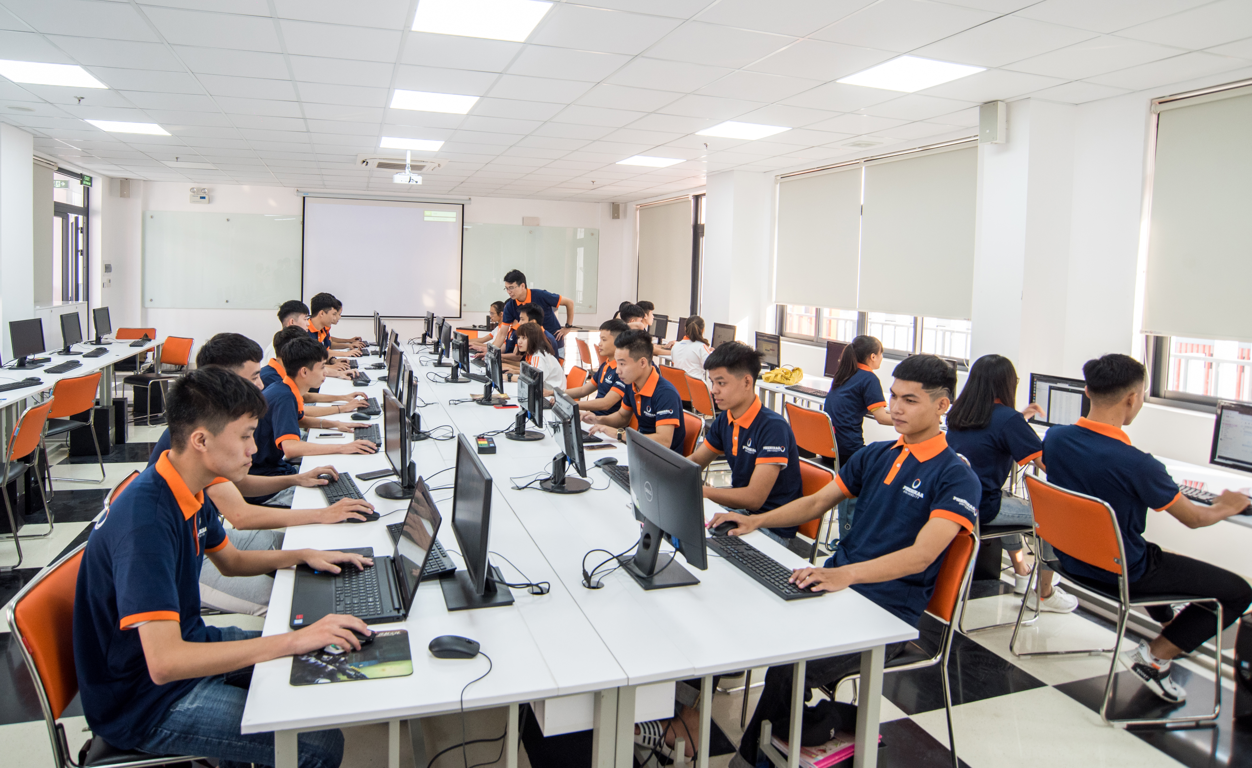 Giúp học sinh, sinh viên ứng xử lành mạnh trên môi trường mạng