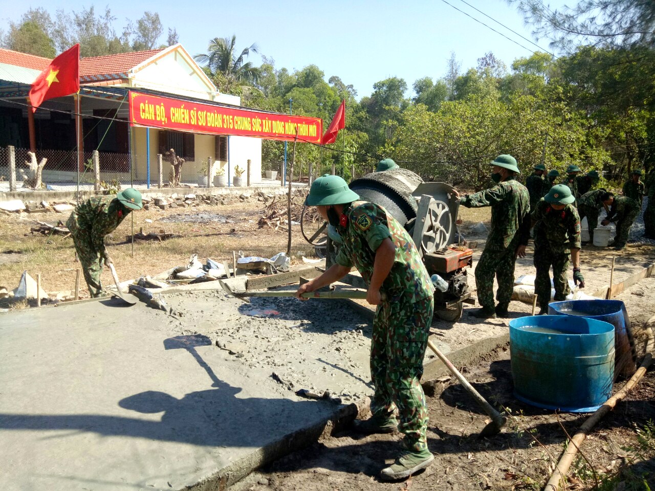 Quân khu 5 huy động gần 4.000 cán bộ, chiến sĩ làm công tác dân vận