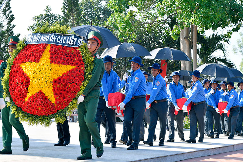 An Giang truy điệu, an táng 99 hài cốt liệt sĩ


