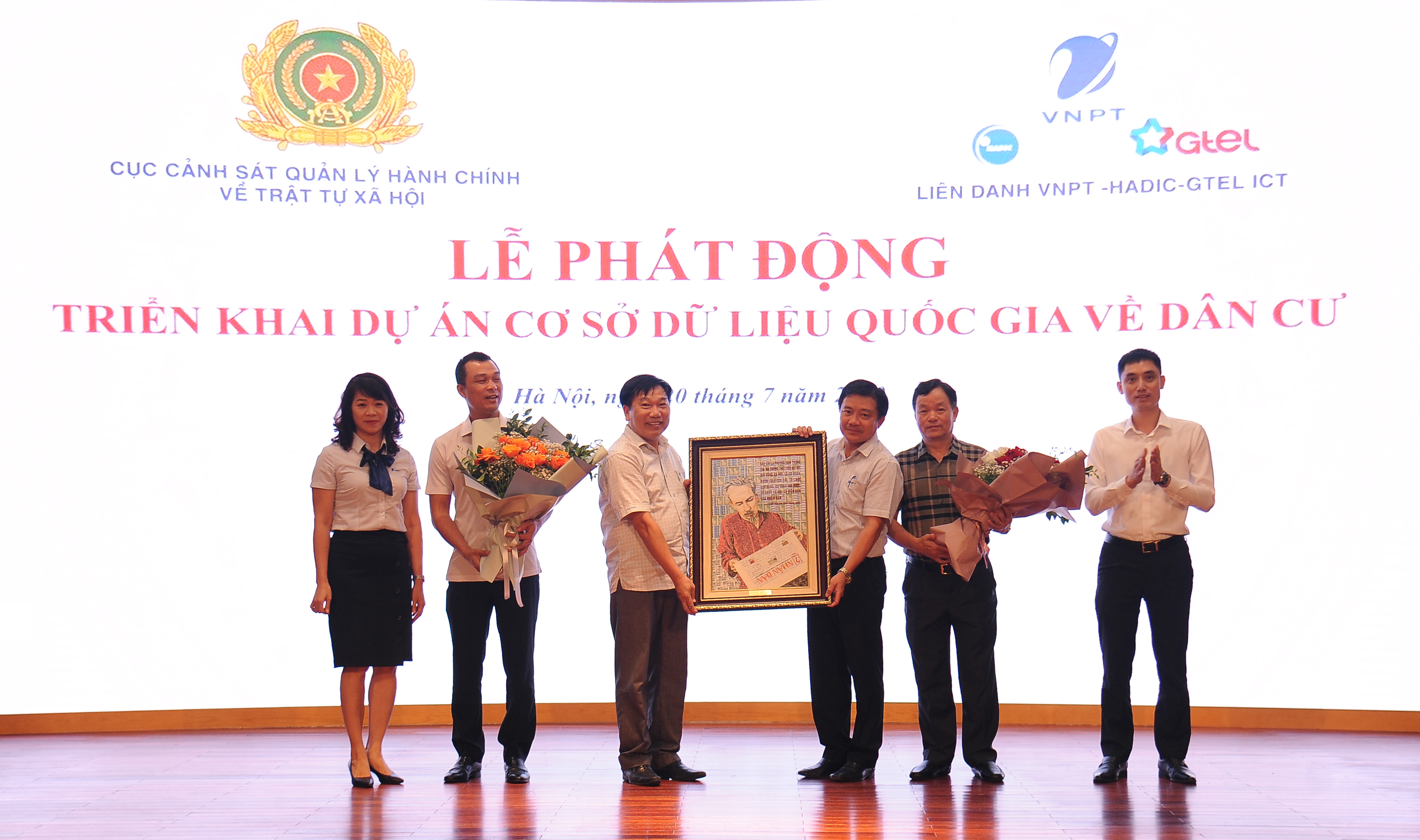 Sớm đưa Cơ sở dữ liệu quốc gia về dân cư vào hoạt động 