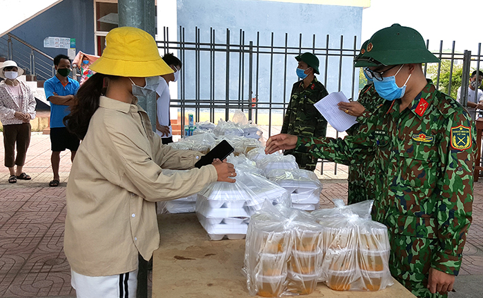 Nghĩa tình quân - dân ở khu cách ly