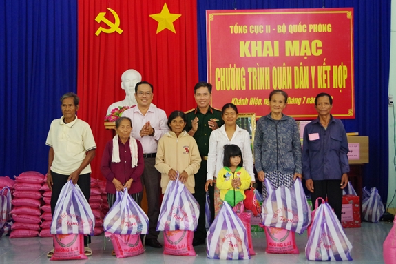 Thực hiện chương trình quân dân y kết hợp tại Khánh Hòa