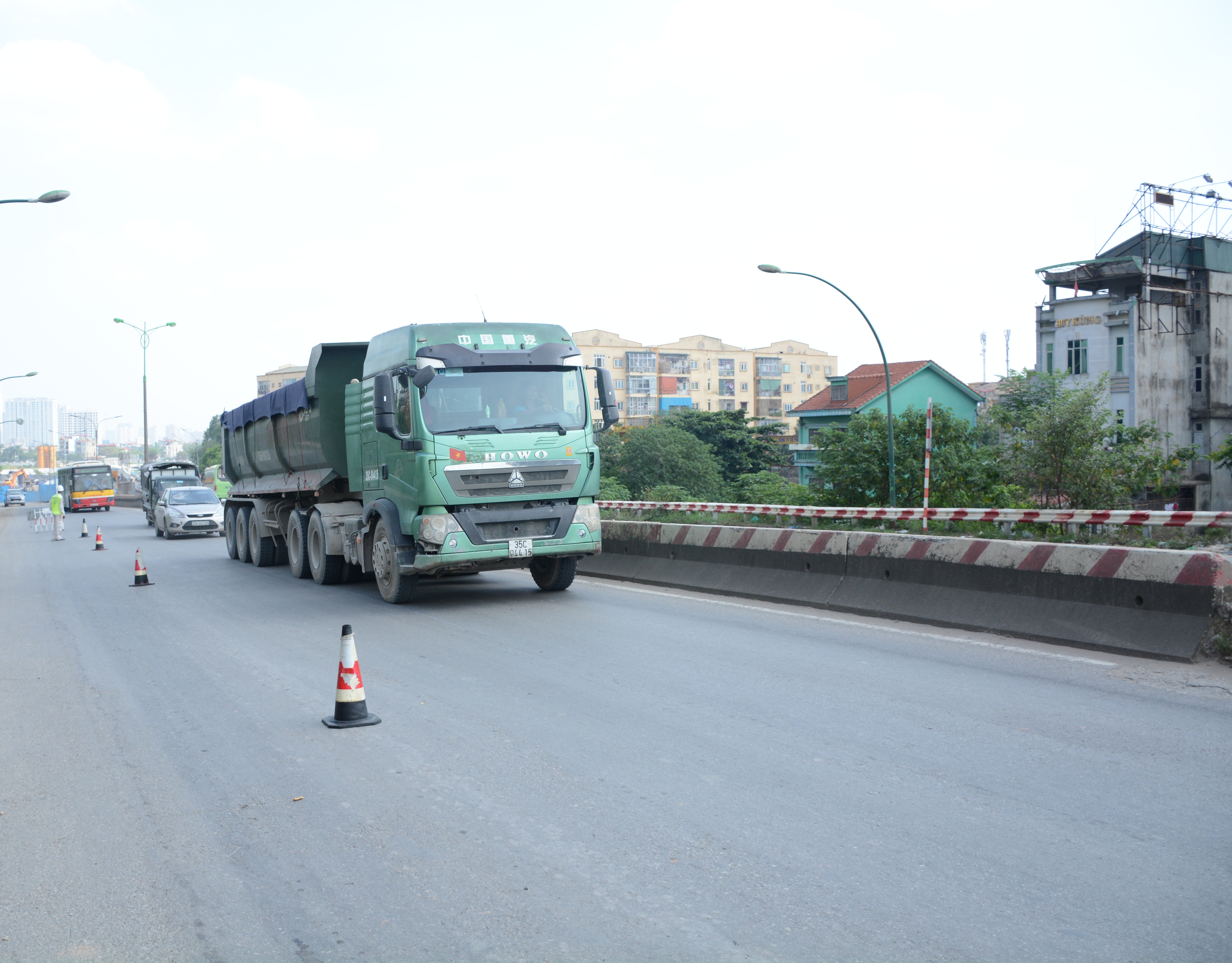 Tăng cường bảo đảm giao thông khi sửa chữa cầu Thăng Long