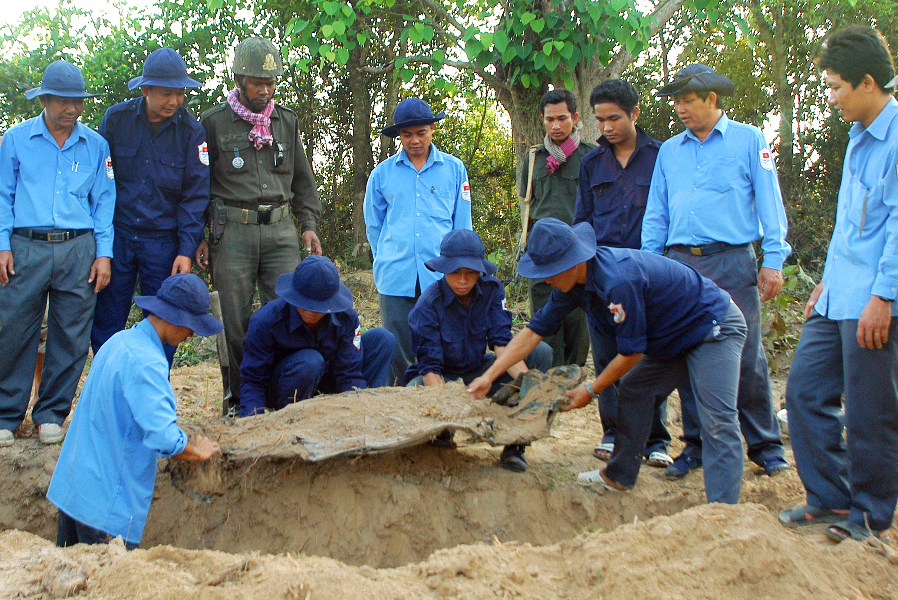 Những nẻo đường đi tìm đồng đội