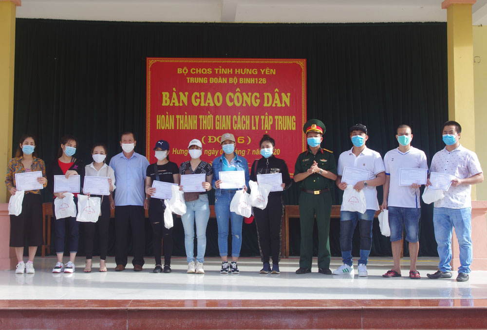 Tỉnh Hưng Yên bàn giao 140 công dân hoàn thành thời gian cách ly