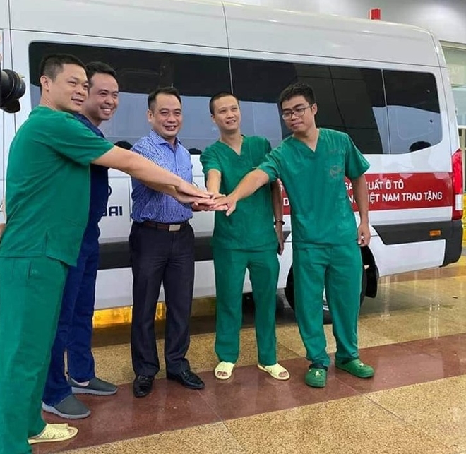 Các bác sĩ Bệnh viện Bệnh Nhiệt đới Trung ương lên đường đón 219 công dân Việt Nam từ Guinea Xích đạo