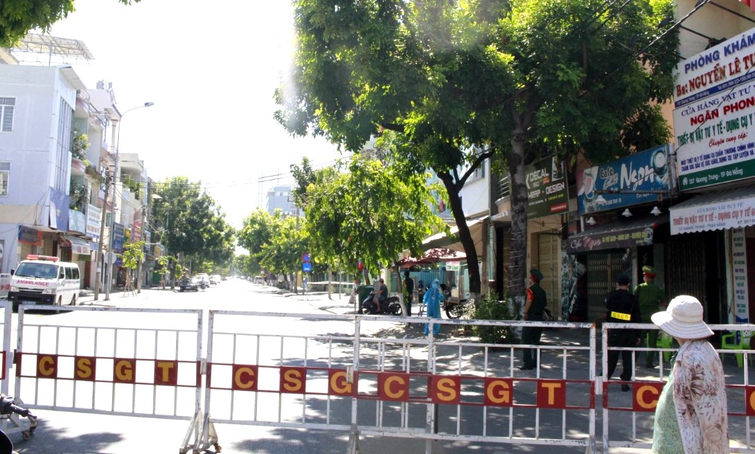 Bệnh nhân 436 và 438 tại Đà Nẵng được chuyển đến Bệnh viện Trung ương Huế điều trị