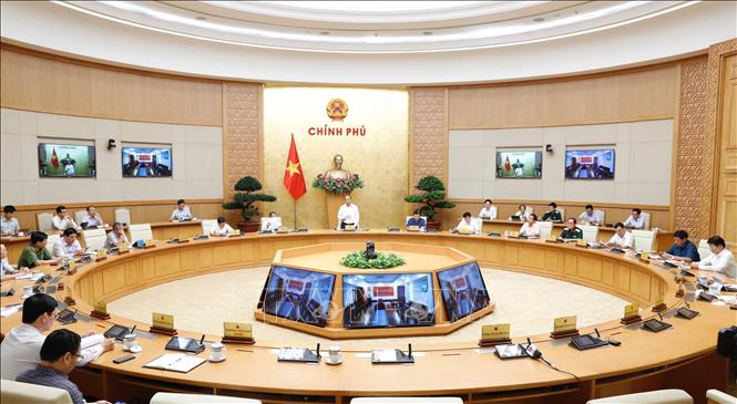 Thủ tướng Chính phủ Nguyễn Xuân Phúc: Nâng cao cảnh giác, tuyệt đối không chủ quan trước dịch Covid-19

