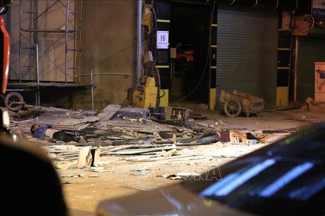 Hà Nội: Sập giàn giáo, 4 người bị thương