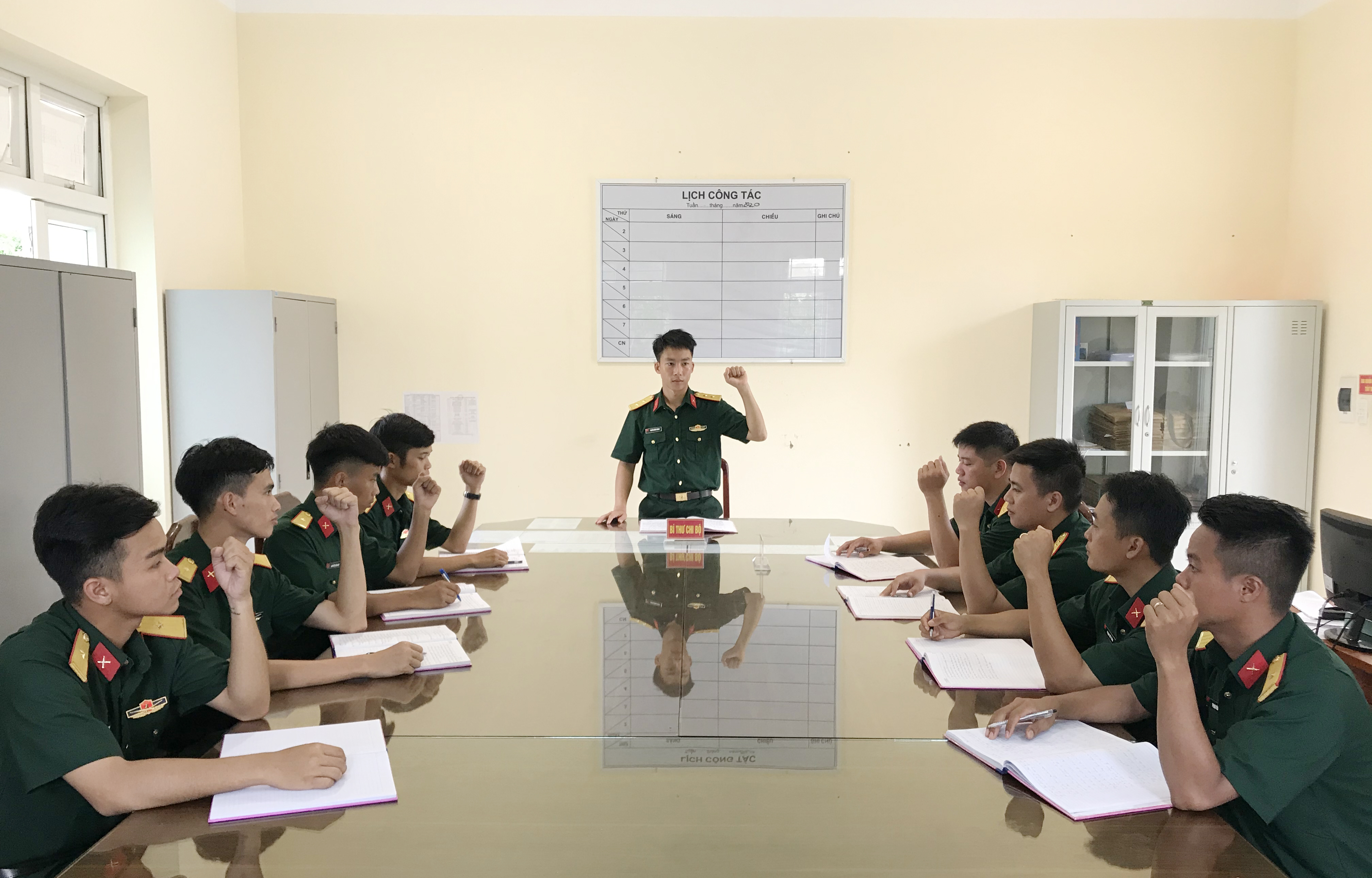 Chuyển biến từ nâng cao chất lượng sinh hoạt chi bộ