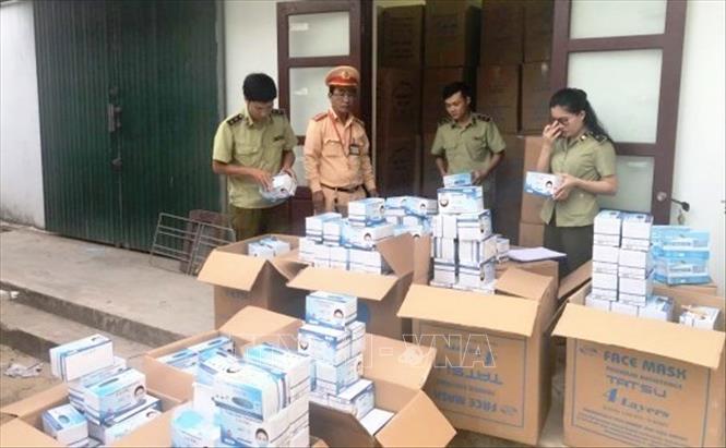 Quảng Bình: Phát hiện vụ vận chuyển số lượng lớn khẩu trang y tế không rõ nguồn gốc