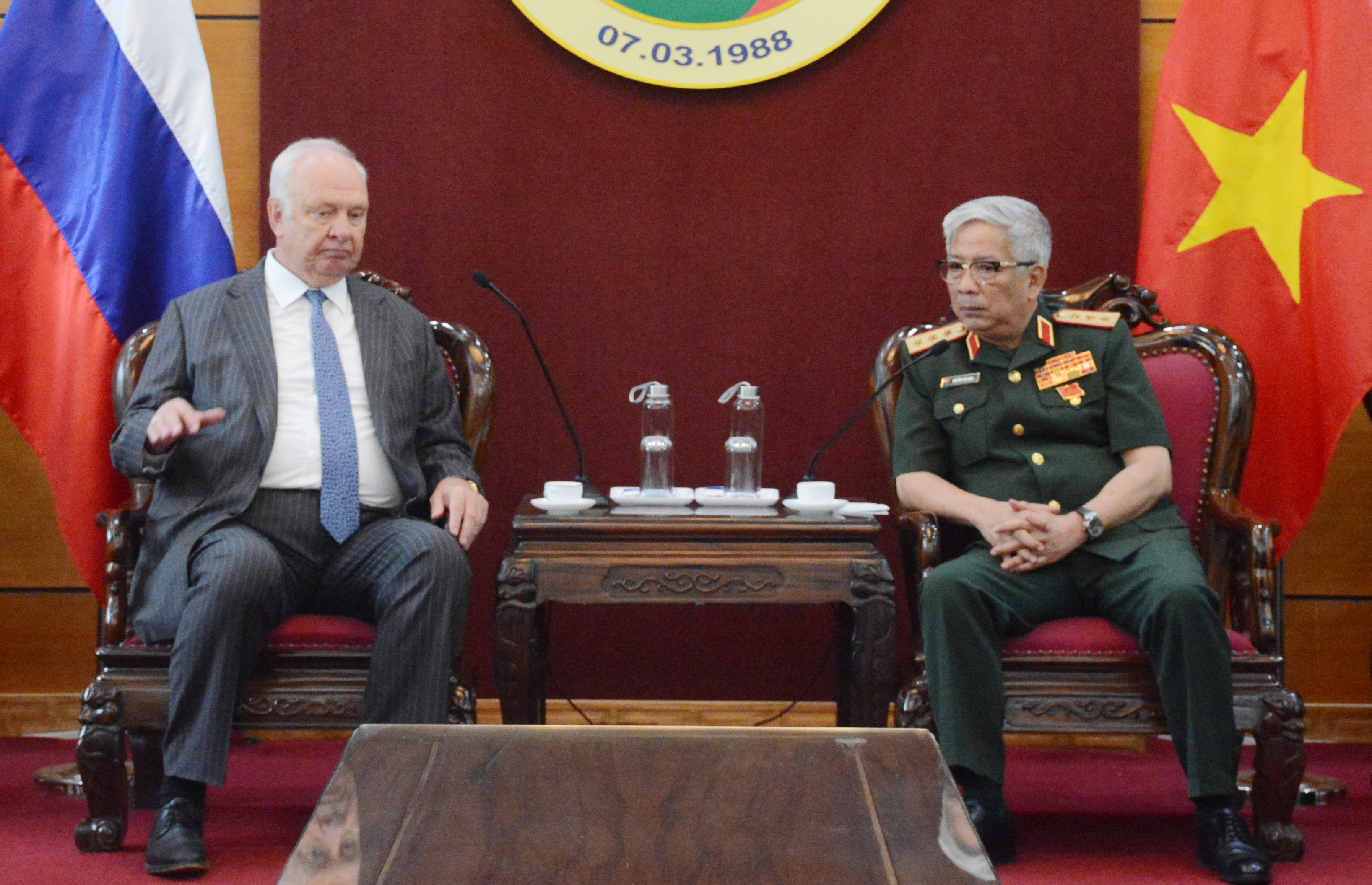 Thượng tướng Nguyễn Chí Vịnh tiếp Đại sứ Liên bang Nga