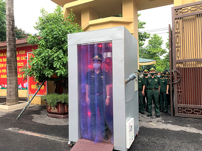 Vận hành sử dụng buồng khử trùng toàn thân di động phòng, chống dịch Covid-19