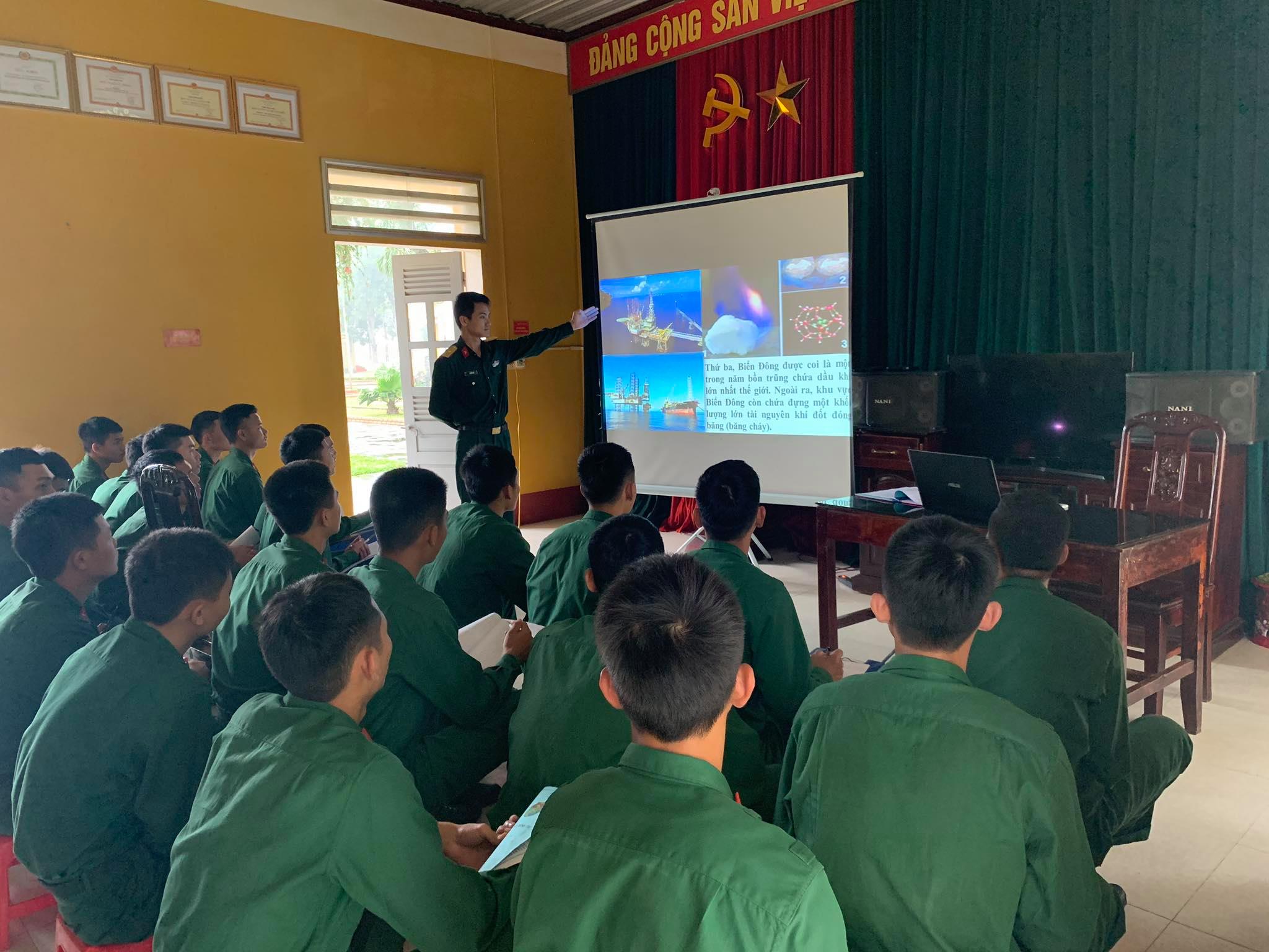 Đổi mới việc giảng dạy chính trị cho bộ đội